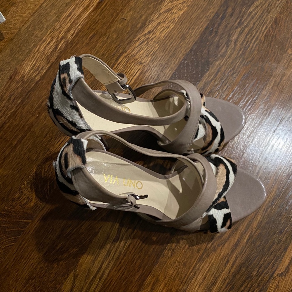 Heels - Picture 2 of 4
